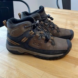 Great Condition Kids Keen Hiking Shoes